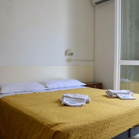 Hotel Moroni Rimini Extérieur photo