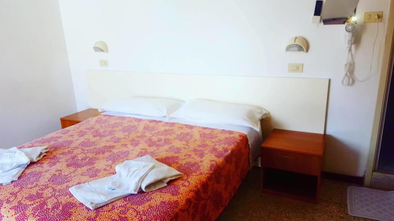 Hotel Moroni Rimini Extérieur photo