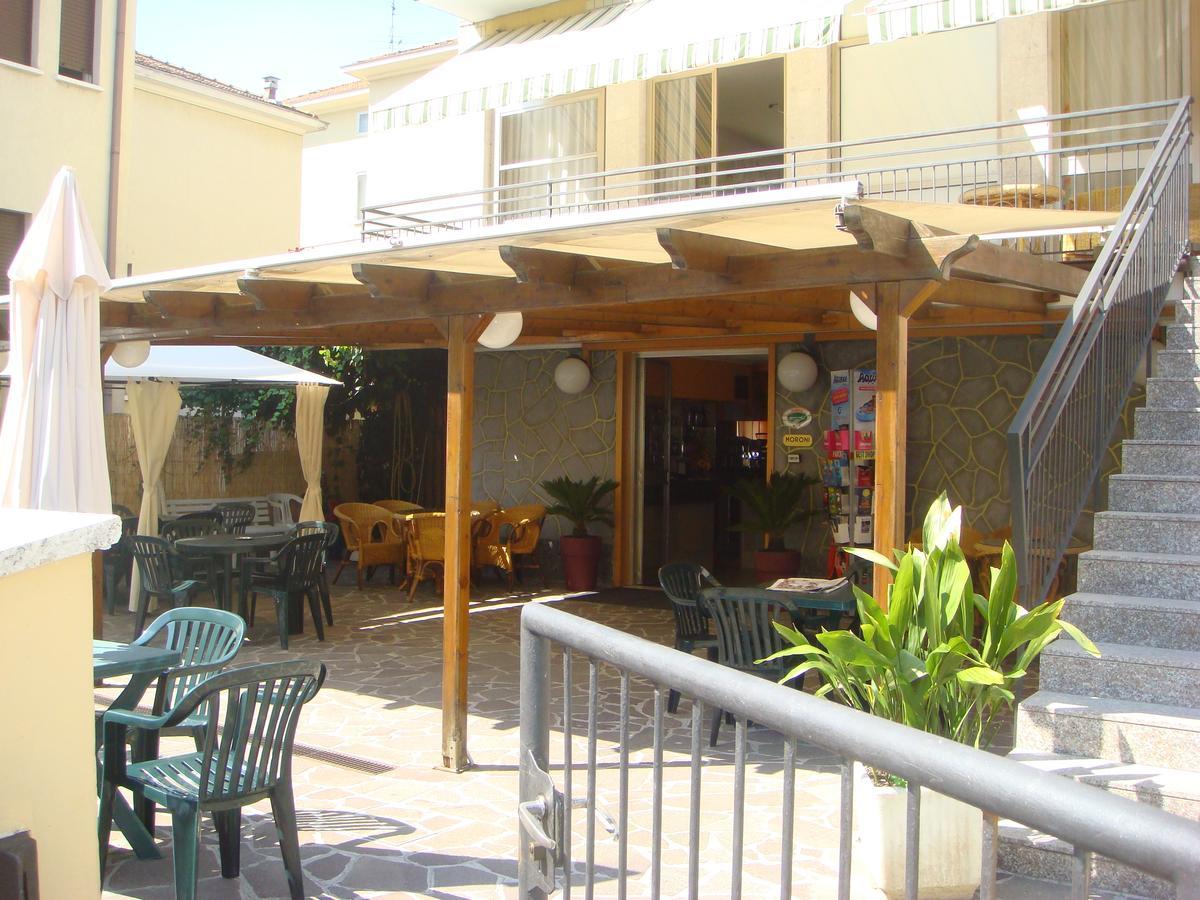 Hotel Moroni Rimini Extérieur photo