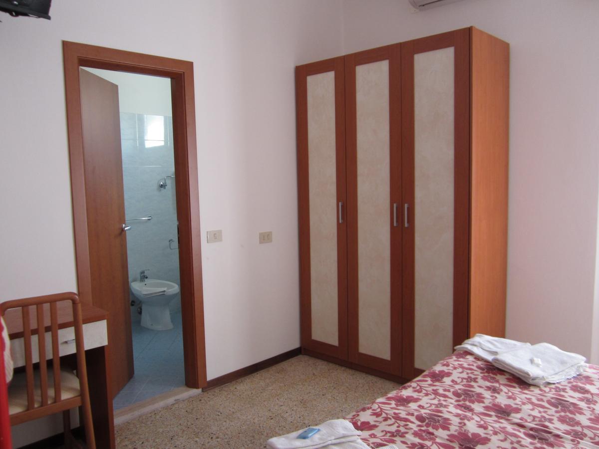 Hotel Moroni Rimini Extérieur photo