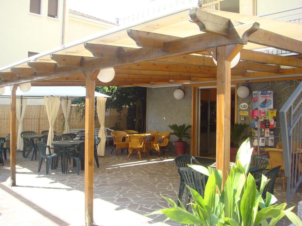 Hotel Moroni Rimini Extérieur photo