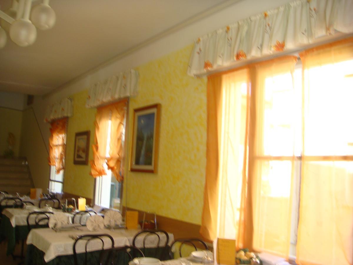 Hotel Moroni Rimini Extérieur photo