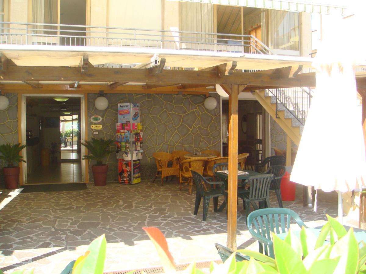 Hotel Moroni Rimini Extérieur photo