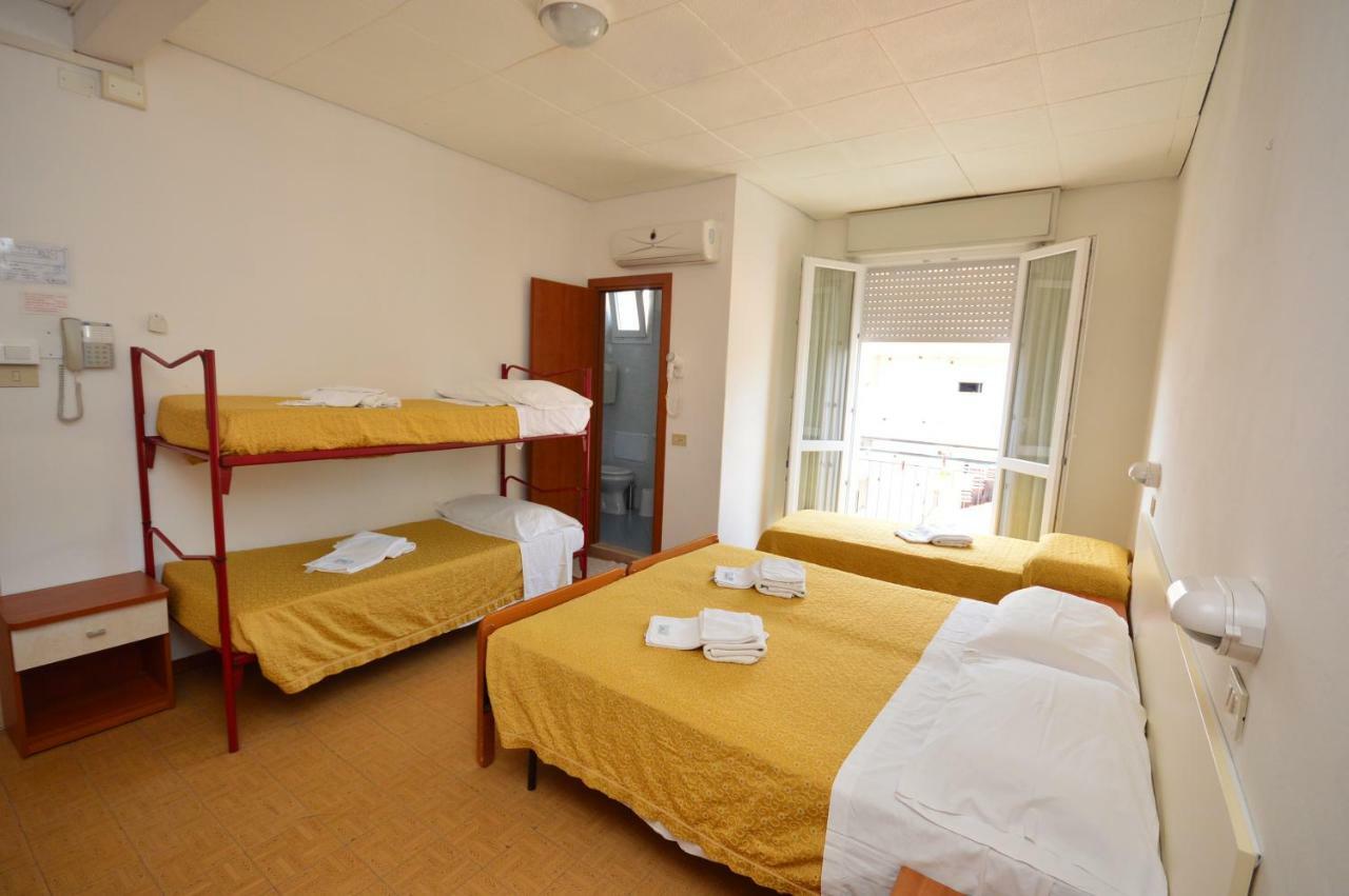 Hotel Moroni Rimini Extérieur photo