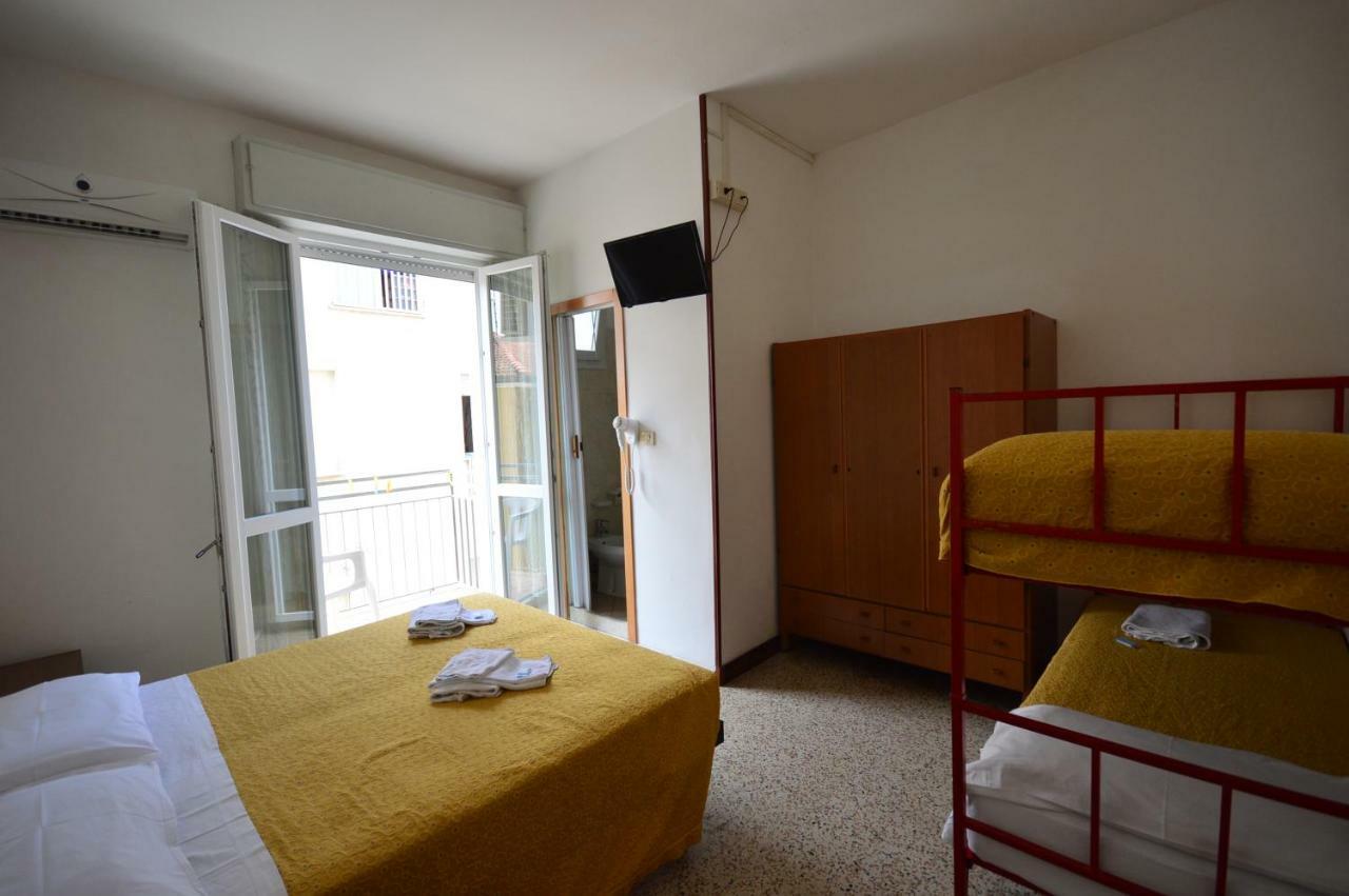 Hotel Moroni Rimini Extérieur photo