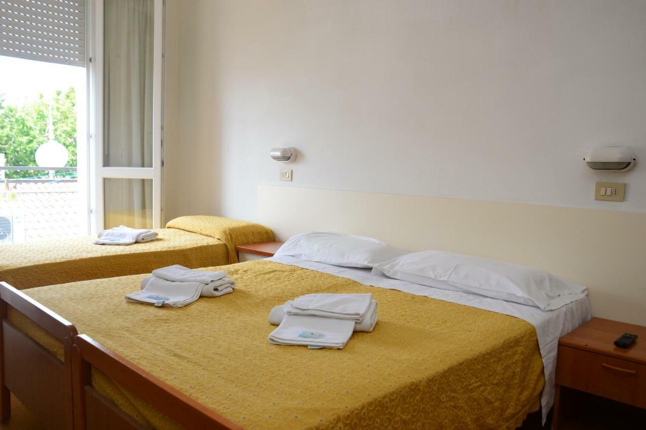 Hotel Moroni Rimini Extérieur photo